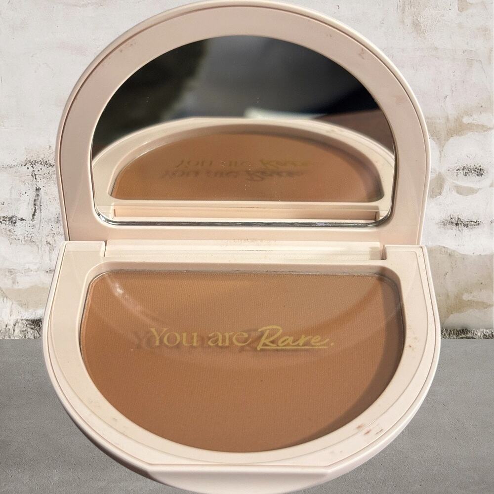 Rare Beauty True To Myself Tinted Pressed Finishing Powder in Chestnut NEW